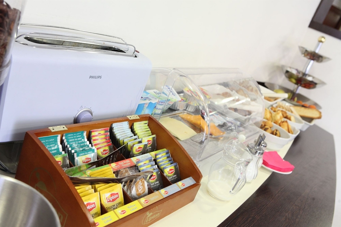 Imagen del bar/restaurante del Hotel Revotel. Foto 3