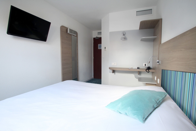 Imagen de la habitación del Hotel Revotel. Foto 7