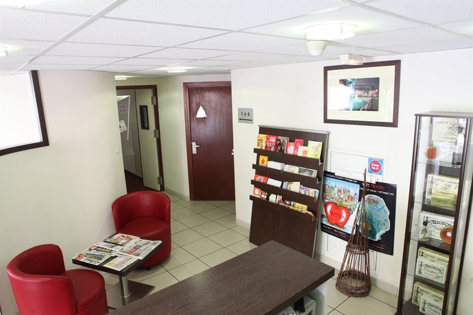 Imagen de los interiores del Hotel Revotel. Foto 11