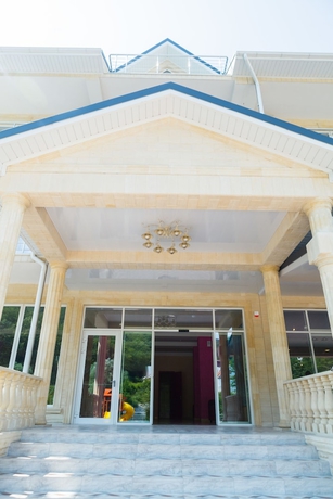 Imagen de los interiores del Hotel Revu. Foto 18