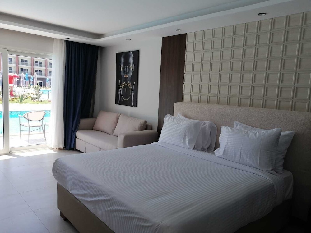 Imagen de la habitación del Hotel Rewaya Majestic Resort. Foto 2