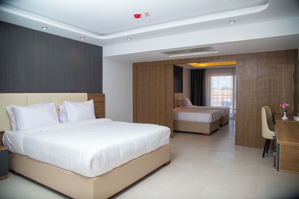 Imagen de la habitación del Hotel Rewaya Majestic Resort. Foto 10