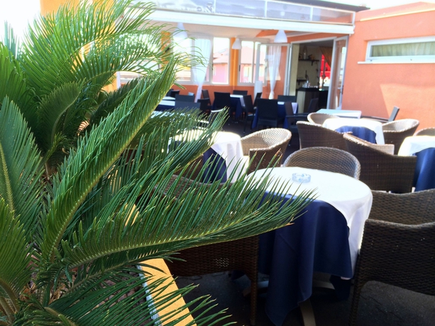 Imagen de los exteriores del Hotel Rex, Caorle. Foto 10