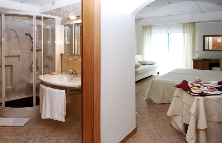 Imagen de la habitación del Hotel Rex, Lignano Sabbiadoro. Foto 6