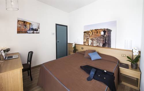 Imagen de la habitación del Hotel Rex, Livorno. Foto 13