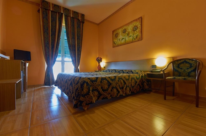 Imagen de la habitación del Hotel Rex Milano. Foto 7