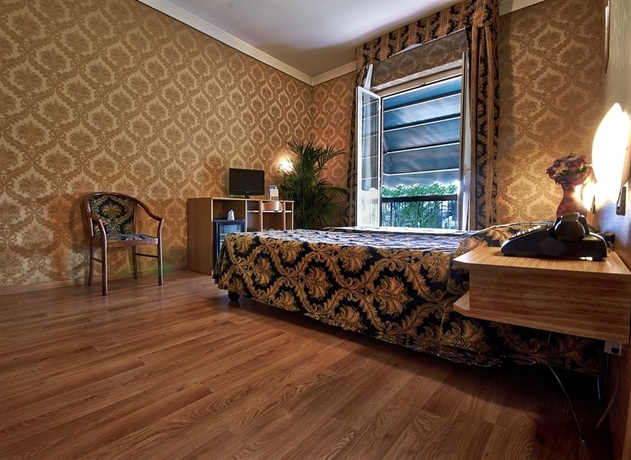 Imagen de la habitación del Hotel Rex Milano. Foto 10