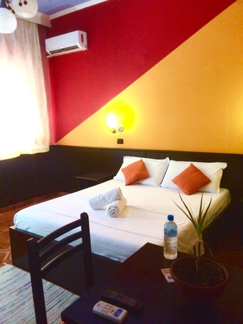 Imagen de la habitación del Hotel Rex, Tirana. Foto 8