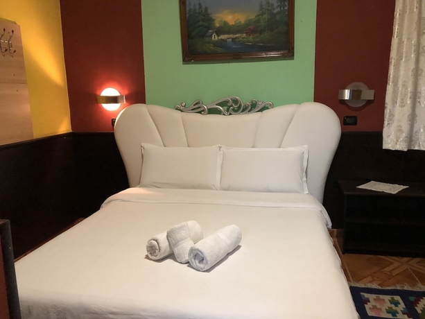 Imagen de la habitación del Hotel Rex, Tirana. Foto 9