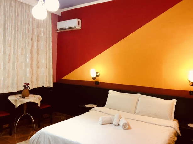 Imagen de la habitación del Hotel Rex, Tirana. Foto 11