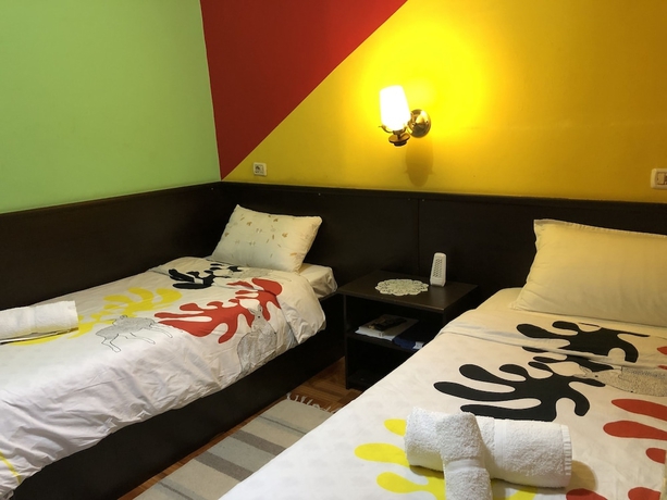 Imagen de la habitación del Hotel Rex, Tirana. Foto 12