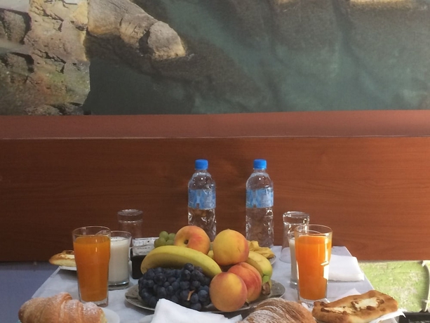 Imagen del bar/restaurante del Hotel Rex, Tirana. Foto 3
