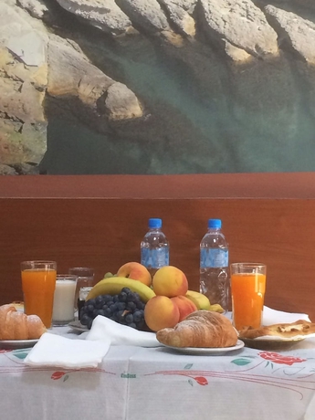 Imagen del bar/restaurante del Hotel Rex, Tirana. Foto 5