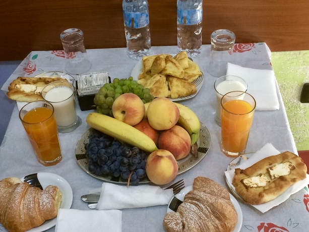 Imagen del bar/restaurante del Hotel Rex, Tirana. Foto 6
