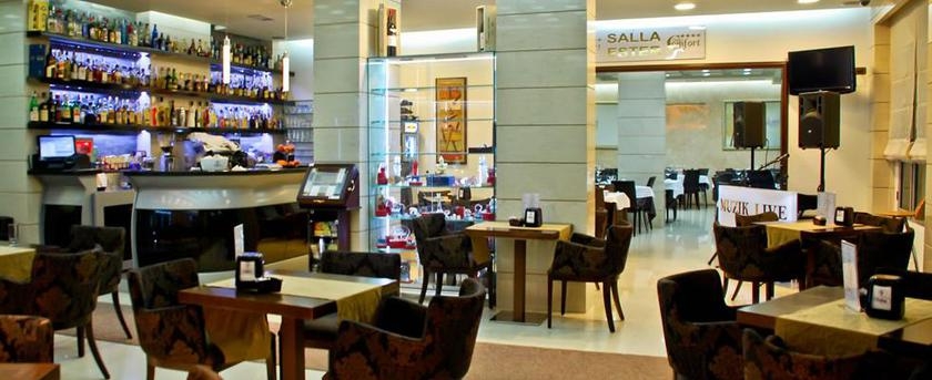 Imagen del bar/restaurante del Hotel Rex, Tirana. Foto 2