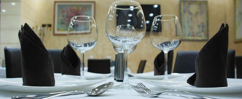 Imagen del bar/restaurante del Hotel Rex, Tirana. Foto 3