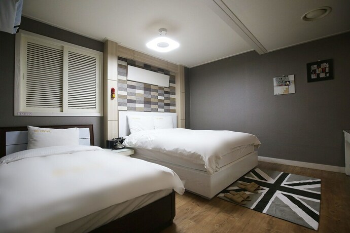 Imagen de la habitación del Hotel Rexhotel. Foto 19