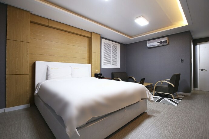 Imagen de la habitación del Hotel Rexhotel. Foto 35