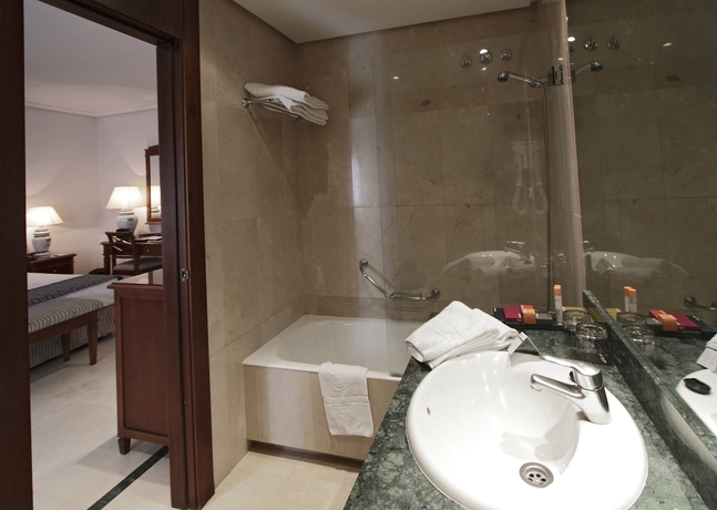 Imagen de la habitación del Hotel Rey Alfonso X. Foto 7