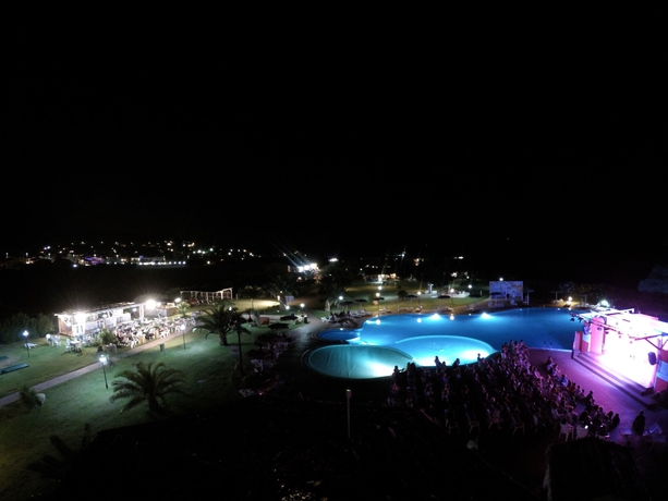 Imagen de los exteriores del Hotel Rey Beach Club. Foto 10