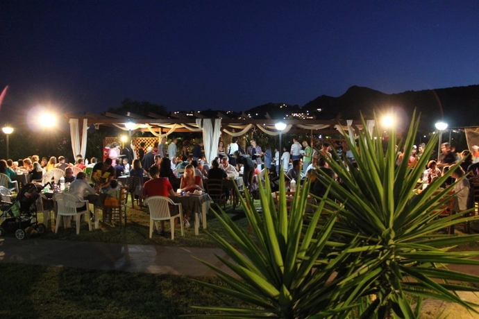 Imagen del bar/restaurante del Hotel Rey Beach Club. Foto 9
