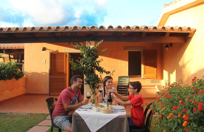 Imagen de los exteriores del Hotel Rey Beach Club. Foto 16