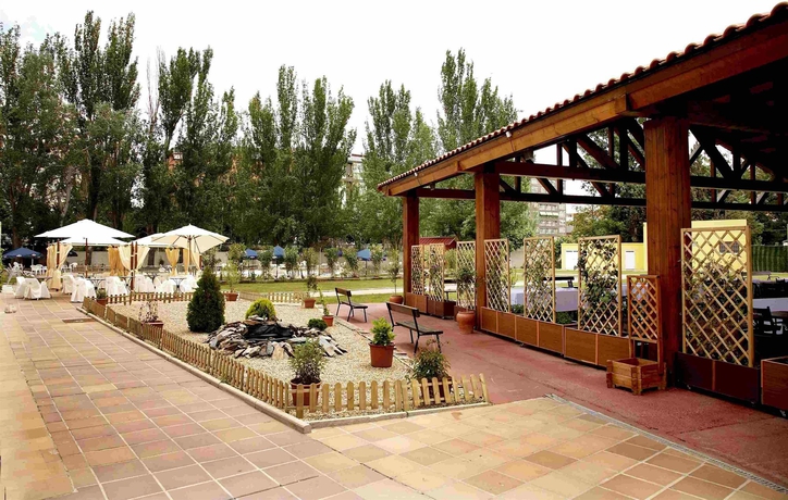 Imagen de los exteriores del Hotel Rey Sancho, Palencia. Foto 7