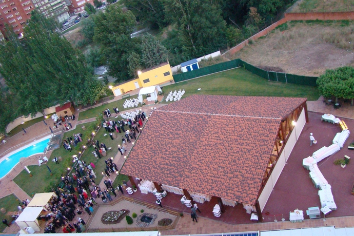 Imagen de la piscina del Hotel Rey Sancho, Palencia. Foto 13