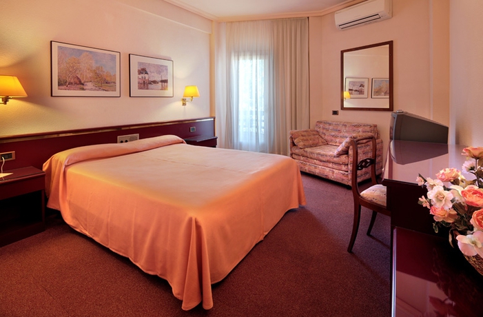 Imagen de la habitación del Hotel Rey Sancho Ramirez. Foto 8