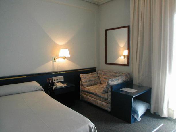 Imagen de la habitación del Hotel Rey Sancho Ramirez. Foto 12