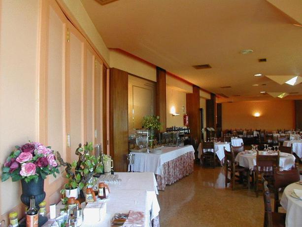 Imagen del bar/restaurante del Hotel Rey Sancho Ramirez. Foto 7