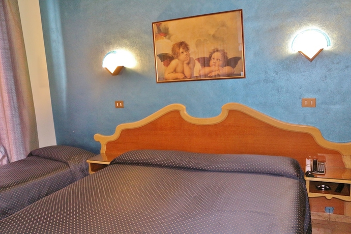 Imagen de la habitación del Hotel Rey, Tur&iacute;n. Foto 2