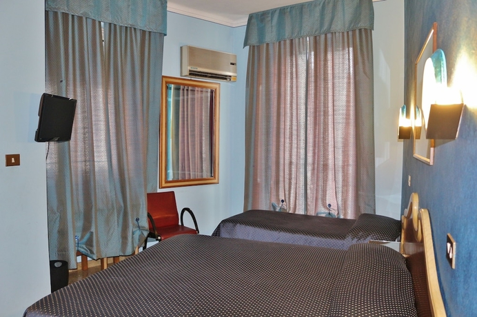 Imagen de la habitación del Hotel Rey, Tur&iacute;n. Foto 3