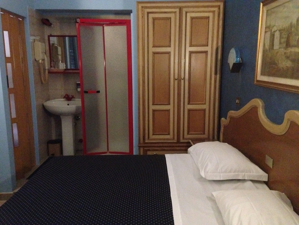 Imagen de la habitación del Hotel Rey, Tur&iacute;n. Foto 5