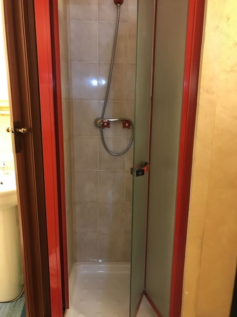 Imagen de la habitación del Hotel Rey, Tur&iacute;n. Foto 6