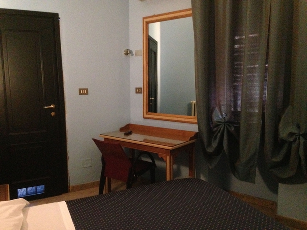 Imagen de la habitación del Hotel Rey, Tur&iacute;n. Foto 8