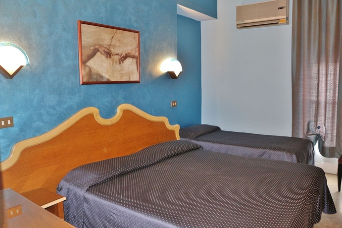 Imagen de la habitación del Hotel Rey, Tur&iacute;n. Foto 9