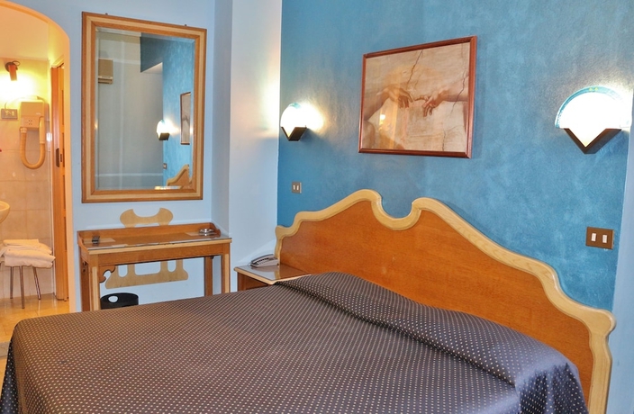 Imagen de la habitación del Hotel Rey, Tur&iacute;n. Foto 10