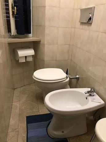 Imagen de la habitación del Hotel Rey, Tur&iacute;n. Foto 13