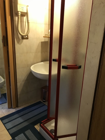 Imagen de la habitación del Hotel Rey, Tur&iacute;n. Foto 14