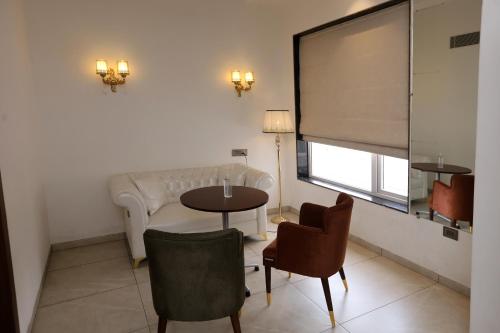 Imagen general del Hotel Reyansh Pride Boisar. Foto 12