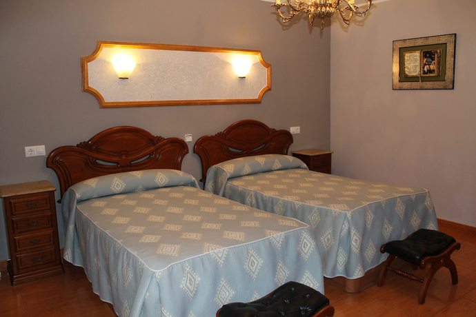 Imagen de la habitación del Hotel Reyes Astures. Foto 4