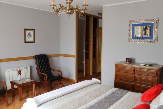 Imagen de la habitación del Hotel Reyes Astures. Foto 7