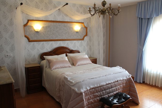 Imagen de la habitación del Hotel Reyes Astures. Foto 8