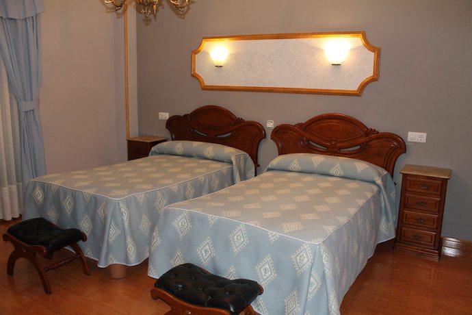 Imagen de la habitación del Hotel Reyes Astures. Foto 9