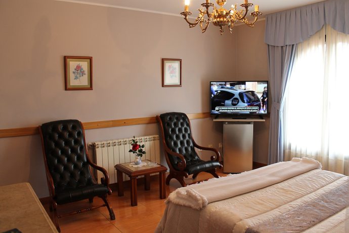 Imagen de la habitación del Hotel Reyes Astures. Foto 15