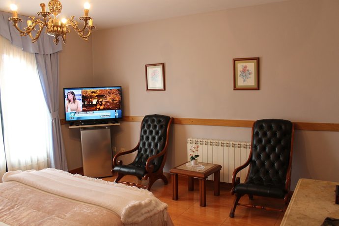 Imagen de la habitación del Hotel Reyes Astures. Foto 17
