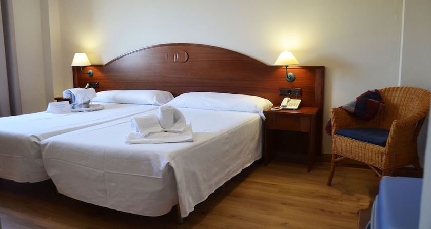 Imagen de la habitación del Hotel Reyes Ziríes. Foto 6