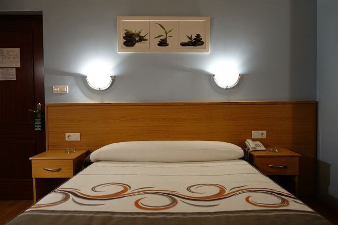 Imagen de la habitación del Hotel Reyes de Le&oacute;n. Foto 3