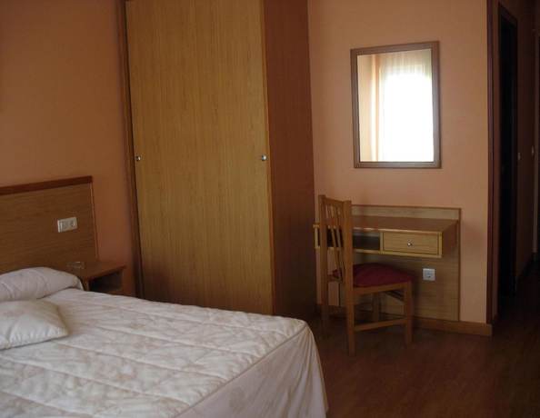 Imagen de la habitación del Hotel Reyes de Le&oacute;n. Foto 8